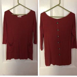 {Emerald} maroon quarter sleeve shirt with buttons going down the back